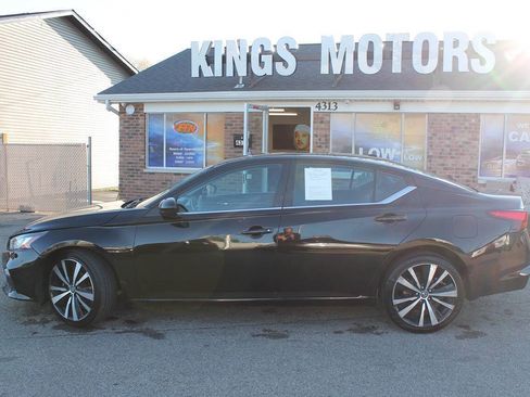 Used 2021 Nissan Altima 2.5 SR image 2
