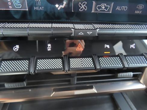 Used 2025 GMC Hummer EV 3X AWD/4WD image 39