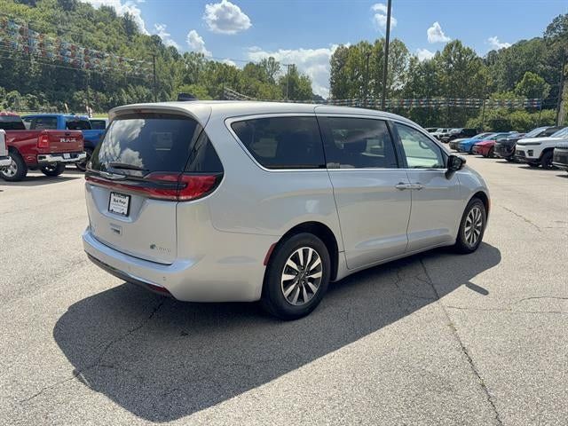 Used 2024 Chrysler Pacifica Limited FWD image 5