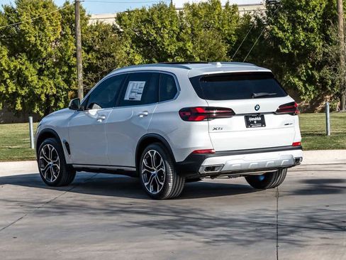 New 2026 BMW X5 xDrive40i w/ Executive Package image 2