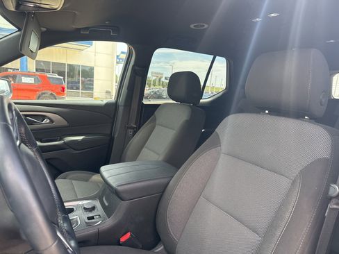 Used 2023 Chevrolet Traverse LT w/ LPO, Floor Liner Package FWD image 9