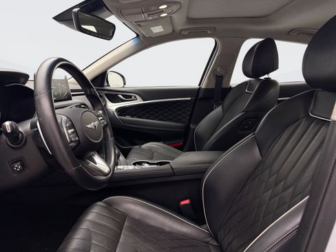 Used 2019 Genesis G70 2.0T Advanced w/ Dynamic Package image 9