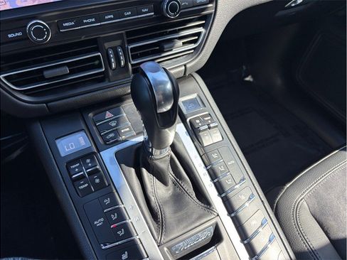 Used 2020 Porsche Macan AWD/4WD image 35