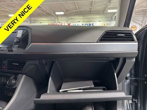 Used 2024 Volkswagen Jetta SE FWD image 40