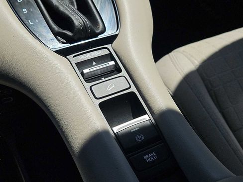 Certified 2024 Honda HR-V LX image 16
