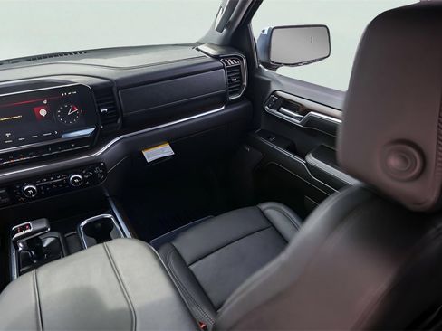 Used 2024 GMC Sierra 1500 SLT w/ SLT Premium Plus Package image 31