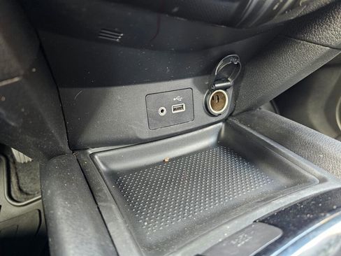 Used 2018 Nissan Rogue S image 33