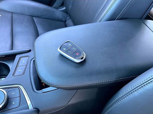 Used 2025 Cadillac XT6 Premium Luxury image 10