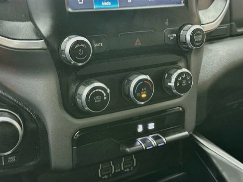 Used 2022 RAM 1500 Big Horn AWD/4WD image 18