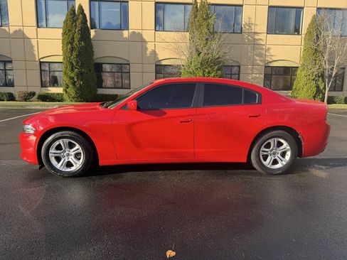 Used 2021 Dodge Charger SXT w/ Leather Interior Group image 9