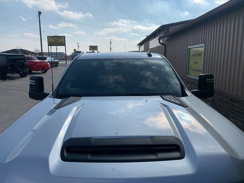 Used 2021 Chevrolet Silverado 2500 Custom w/ Custom Value Package image 8