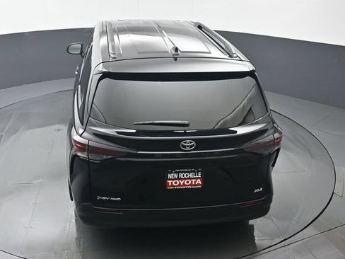 Used 2026 Toyota Sienna XLE AWD/4WD image 43