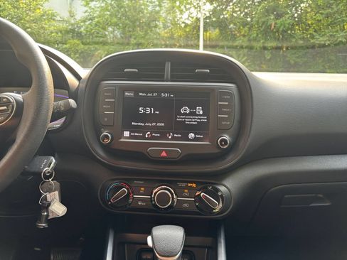 Used 2025 Kia Soul LX w/ LX Technology Package FWD image 16