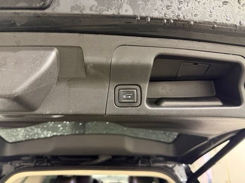 Certified 2020 GMC Acadia Denali w/ Technology Package AWD/4WD image 9