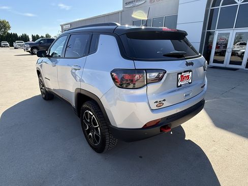 Used 2025 Jeep Compass Trailhawk w/ Trailhawk Elite Group AWD/4WD image 41