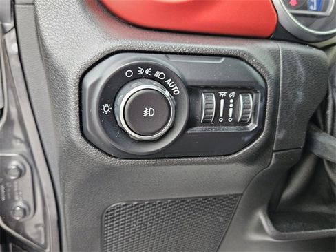 Used 2018 Jeep Wrangler Unlimited Rubicon image 24