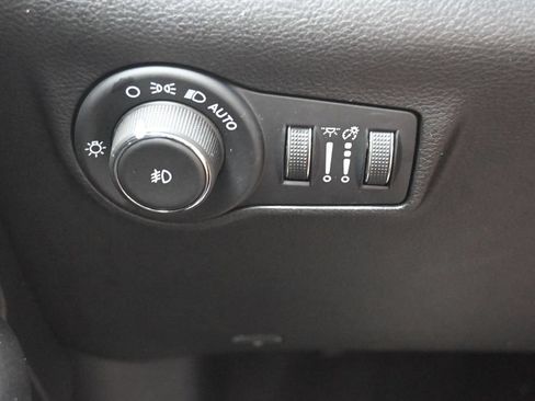 Used 2025 Jeep Compass Trailhawk AWD/4WD image 18