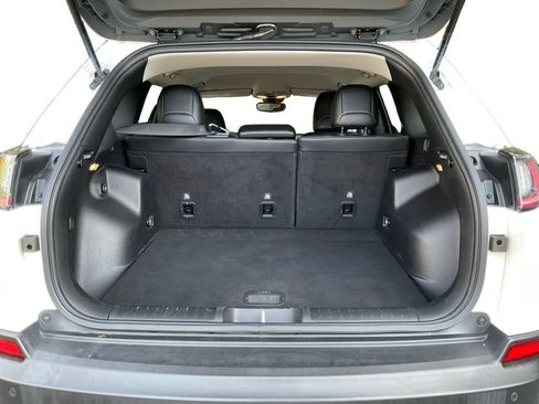 Used 2021 Jeep Cherokee Latitude Plus FWD image 13