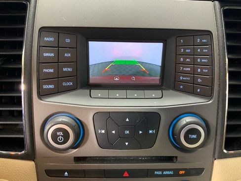 Used 2016 Ford Taurus SEL FWD image 2