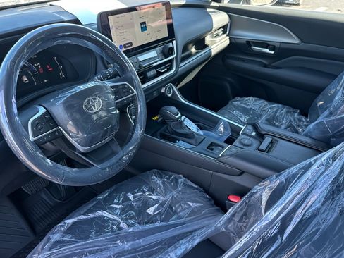 New 2026 Toyota Grand Highlander XLE image 8