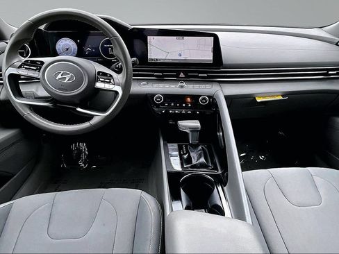 Used 2023 Hyundai Elantra SEL w/ Convenience Package FWD image 18