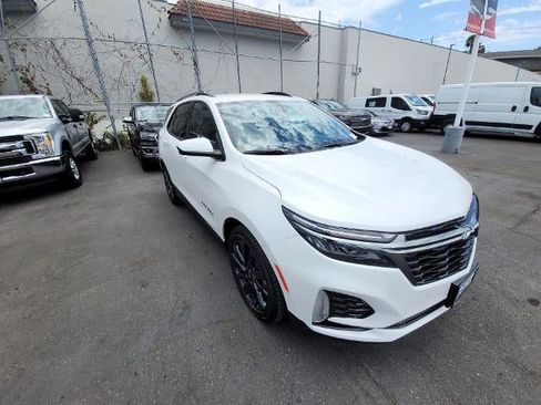 Used 2022 Chevrolet Equinox RS FWD image 2