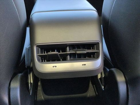 Used 2023 Tesla Model Y Long Range image 17