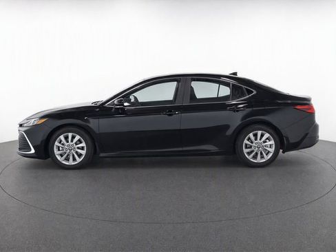 Used 2023 Toyota Camry LE FWD image 4