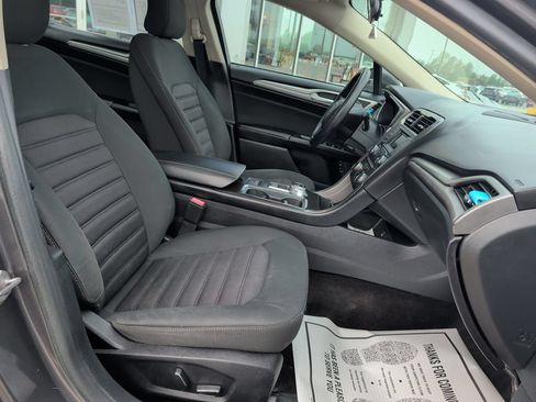 Used 2018 Ford Fusion SE FWD image 22