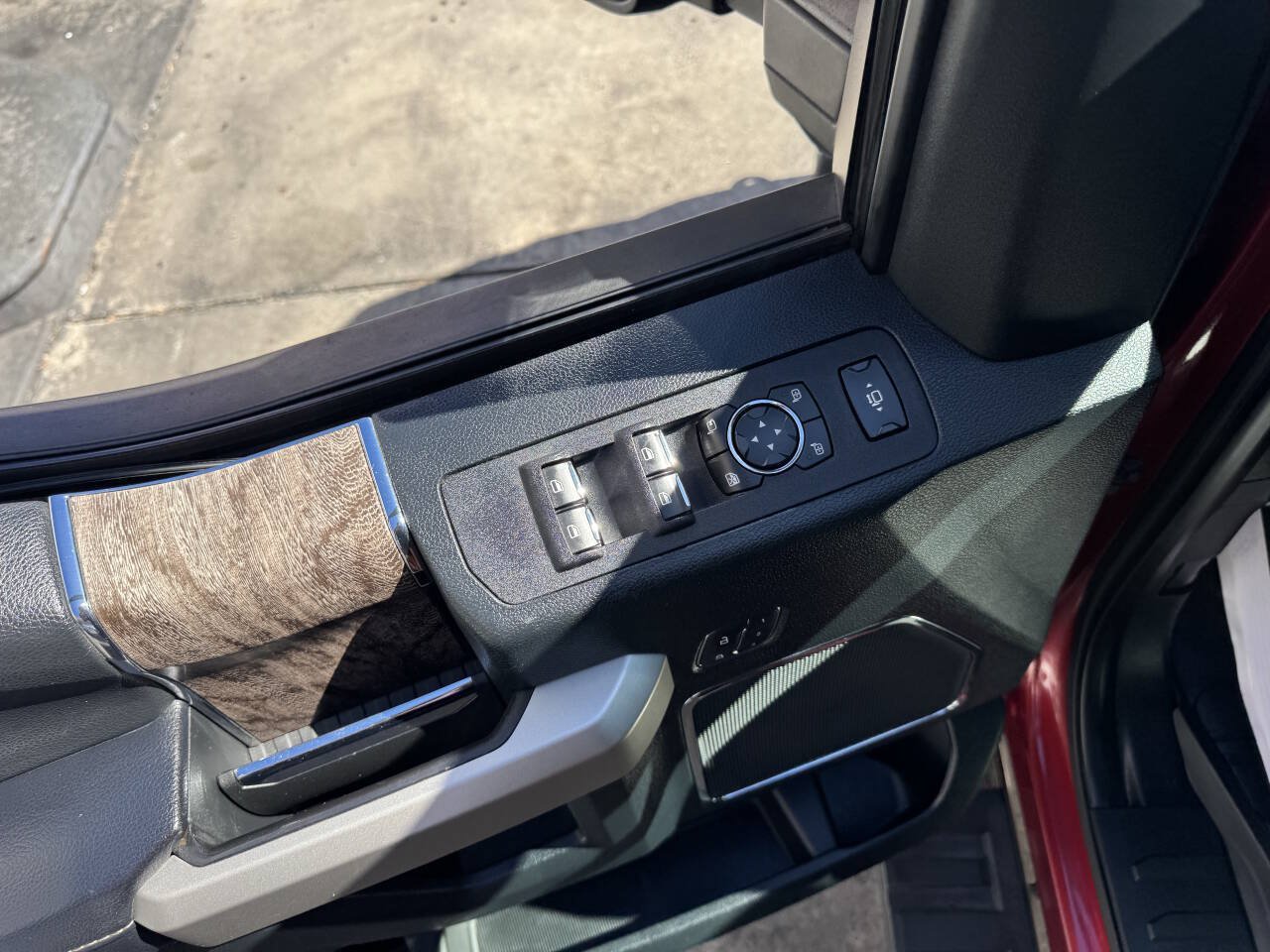 Used 2018 Ford F350 Lariat w/ Lariat Ultimate Package AWD/4WD image 18