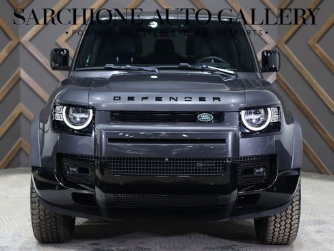 Used 2022 Land Rover Defender 90 X-Dynamic S image 3