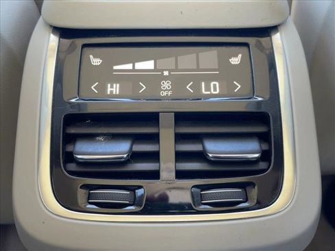 Used 2016 Volvo XC90 T6 Inscription w/ Vision Package image 17