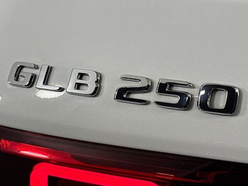 Certified 2022 Mercedes-Benz GLB 250 4MATIC image 9