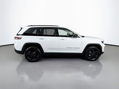Used 2023 Jeep Grand Cherokee Limited w/ Luxury Tech Group II AWD/4WD image 8