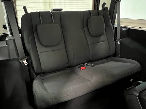 Used 2020 Jeep Wrangler Sport AWD/4WD image 31