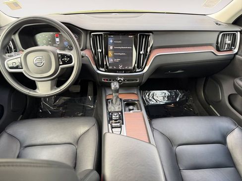 Used 2020 Volvo S60 T5 Momentum image 31