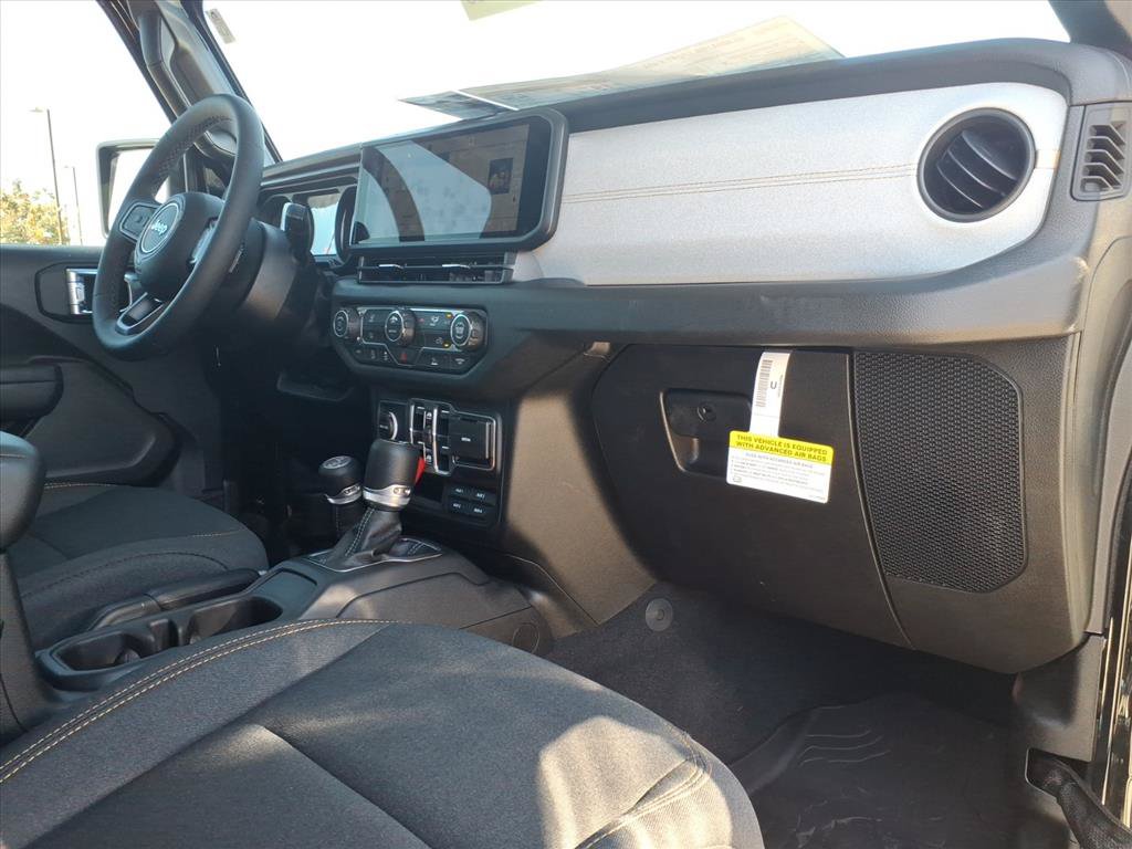 Used 2025 Jeep Gladiator Sport AWD/4WD image 6
