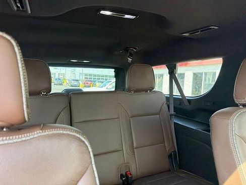 Used 2021 Chevrolet Suburban High Country w/ Premium Package AWD/4WD image 16