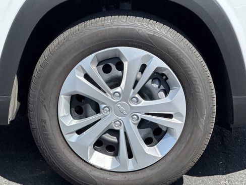 Used 2026 Chevrolet Trax LS FWD image 40