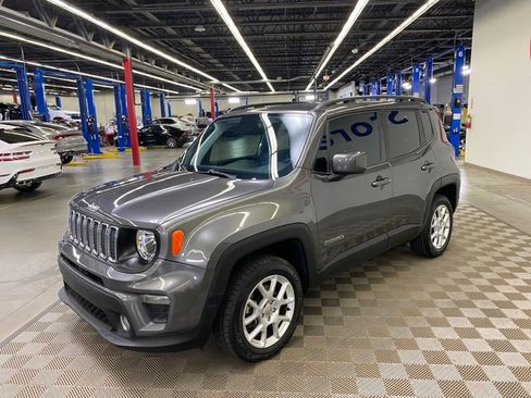 Used 2019 Jeep Renegade Latitude w/ Cold Weather Group AWD/4WD image 6