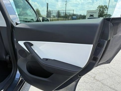 Used 2022 Tesla Model Y Performance AWD/4WD image 18