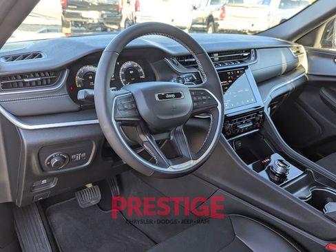 New 2025 Jeep Grand Cherokee 4WD image 10