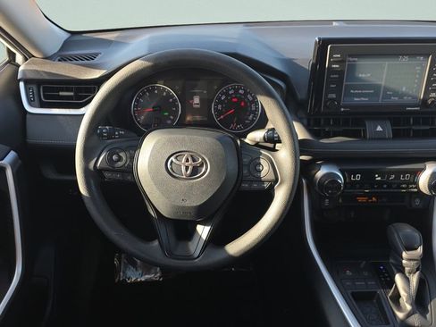 Used 2020 Toyota RAV4 XLE FWD image 12