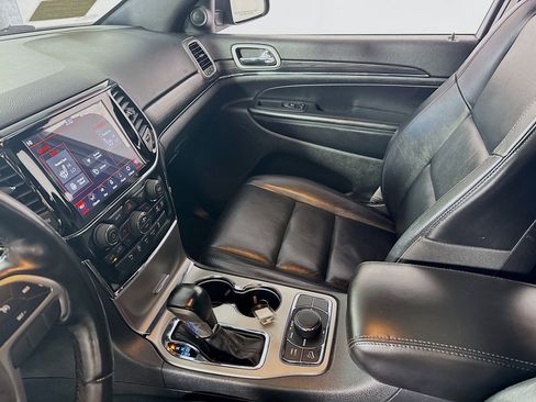 Used 2020 Jeep Grand Cherokee Limited image 25