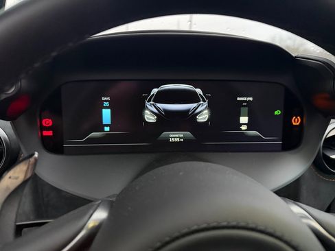 Used 2025 McLaren 750S image 8