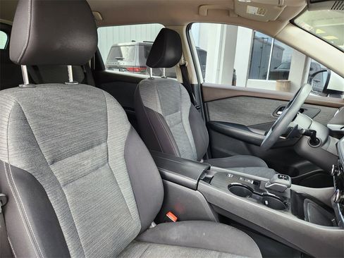 Used 2021 Nissan Rogue SV image 14