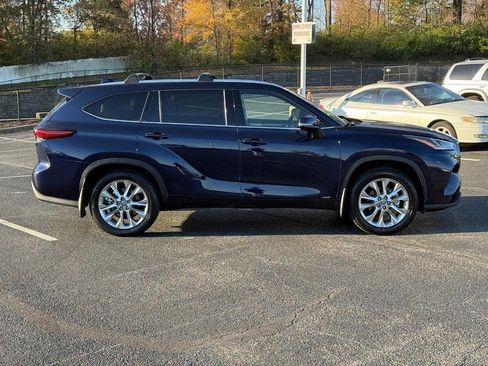 Certified 2022 Toyota Highlander Limited image 2