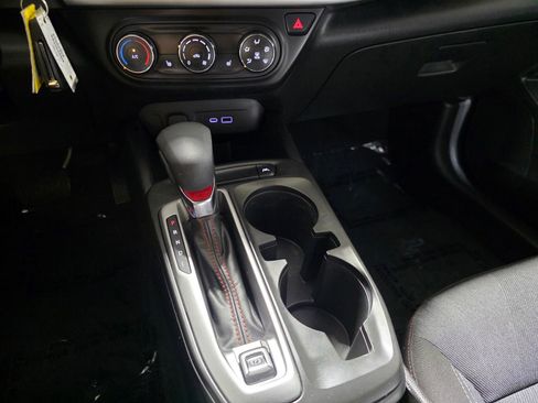 Used 2024 Chevrolet Trax RS FWD image 27