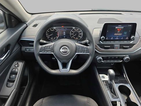 Used 2024 Nissan Altima 2.5 SV FWD image 10