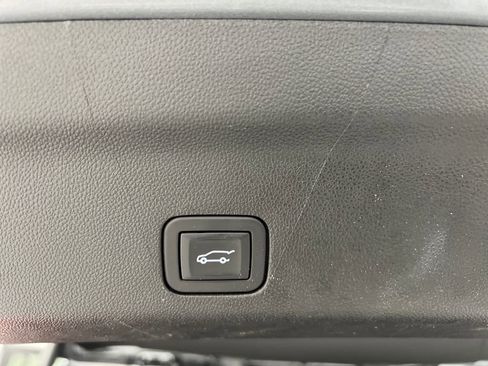 Used 2025 Chevrolet Suburban Z71 AWD/4WD image 41